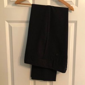 Ladies navy dress slacks, exc cond. Sz 12, 2 buttoned bk pockets. Flat front.